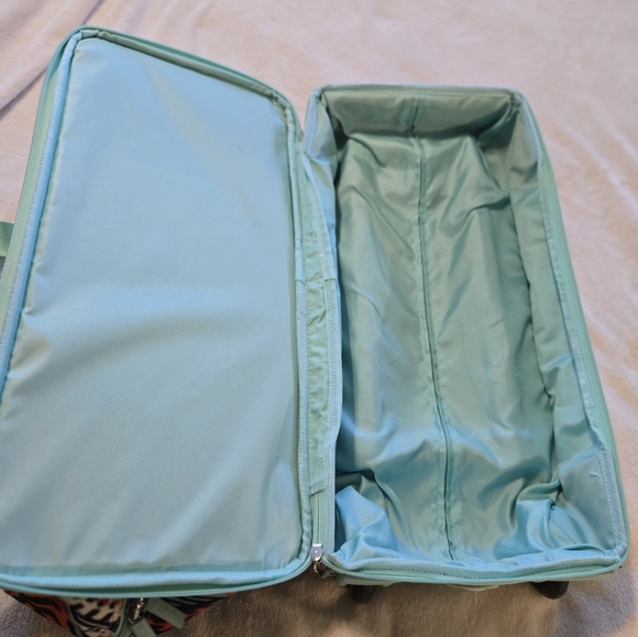 Vera Bradley weekender nag tote like new - Picture 4 of 6